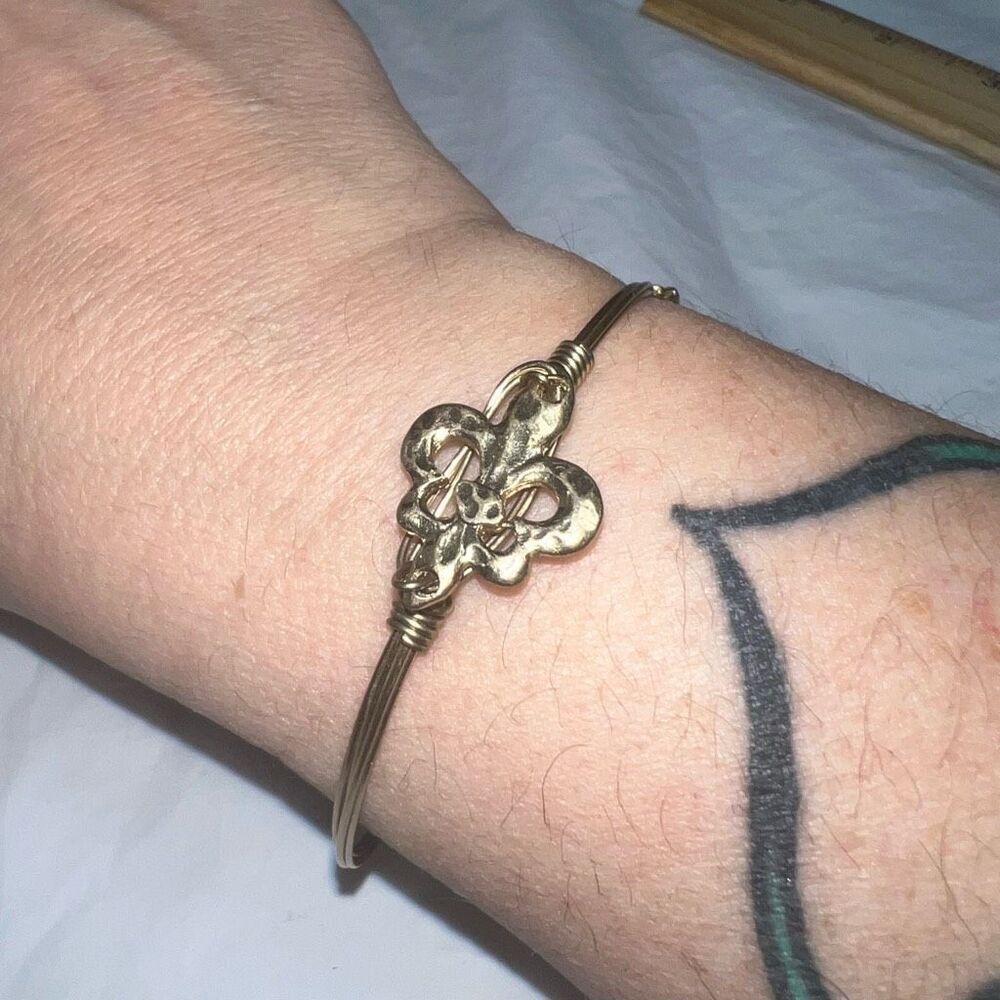 Gold Tone JM Collection Wire  Fleur-de-lis Hook and Loop Bangle Bracelet
